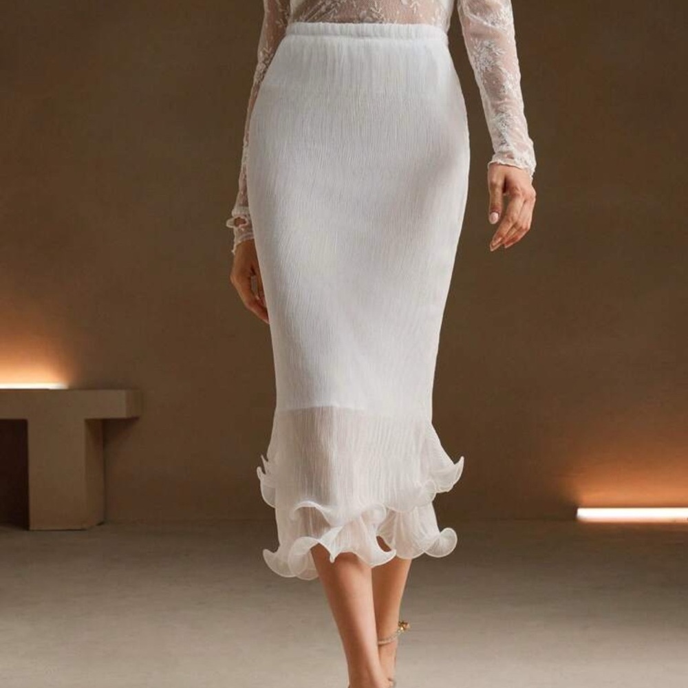 Elegant White Ruffle Hem Skirt
